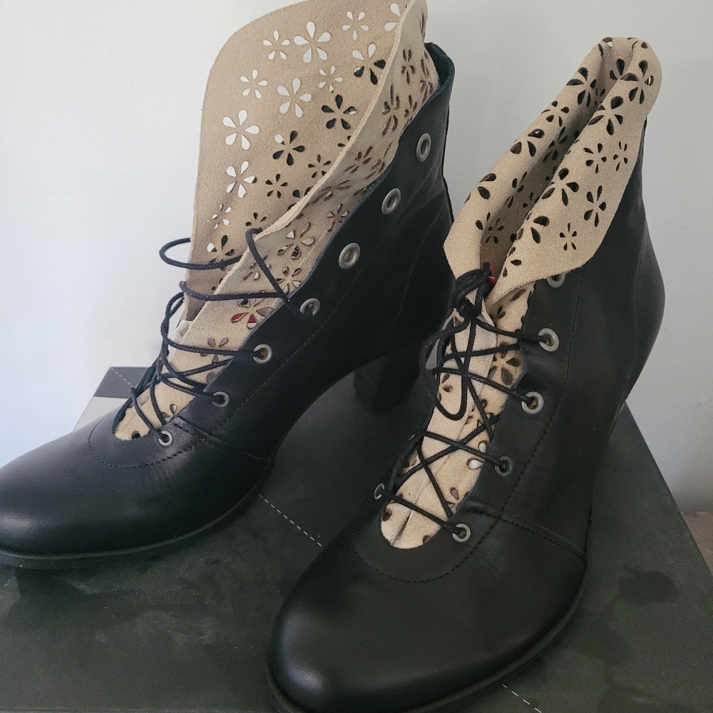 Decode Black/Beige Booties